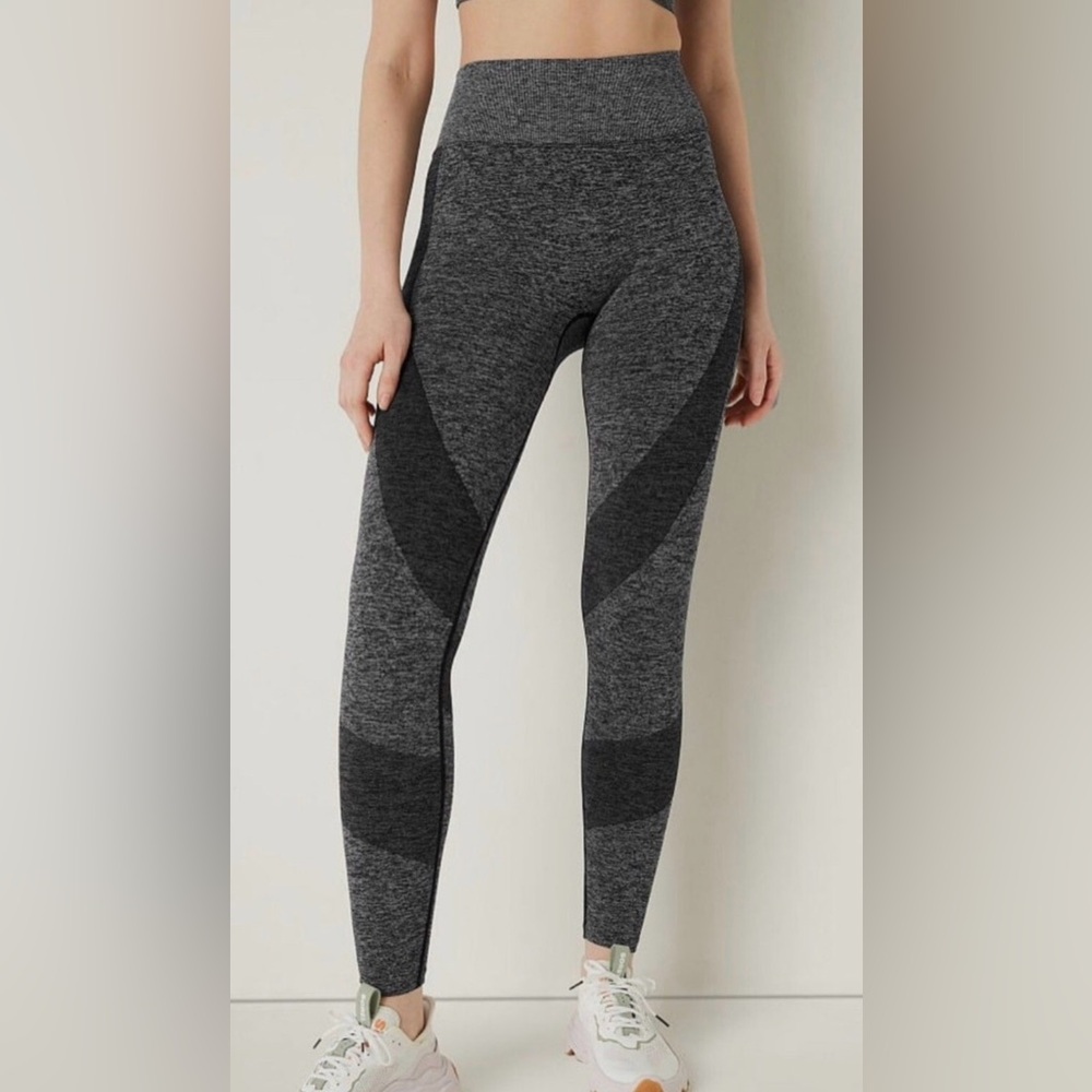NWOT PINK VICTORIA SECRET  Active seamless charcoal leggings